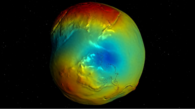 南极冰原下藏7000万年重力空洞