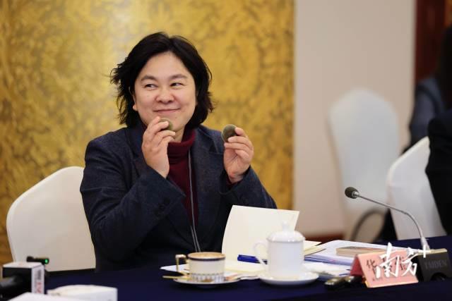 华春莹点赞广东代表团化橘红含片