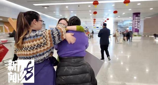 滞留迪拜返沪旅客落地痛哭 归途多舛终平安