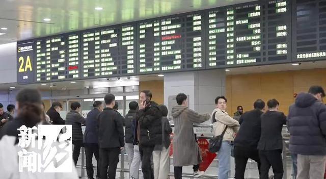 滞留迪拜返沪旅客落地痛哭 归途多舛终平安