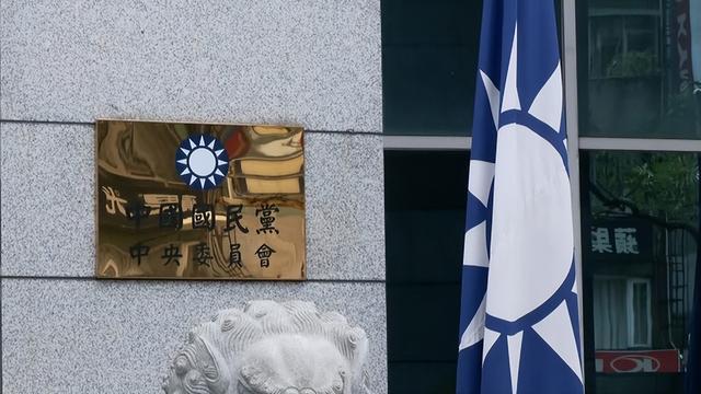 台民调：蓝绿白不满意度均5成左右 三党支持度低迷