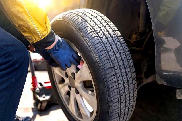 原油巨震：一场万里之外的危机传导 油价波动影响日常生活