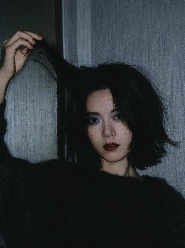 赵今麦没有技巧全是美丽 手搓烟熏妆惊艳全网
