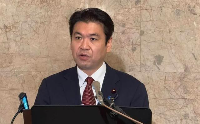 日本主管教育大臣陷不伦丑闻