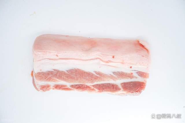 养殖户每头猪要亏500多元 生猪市场陷入深度亏损