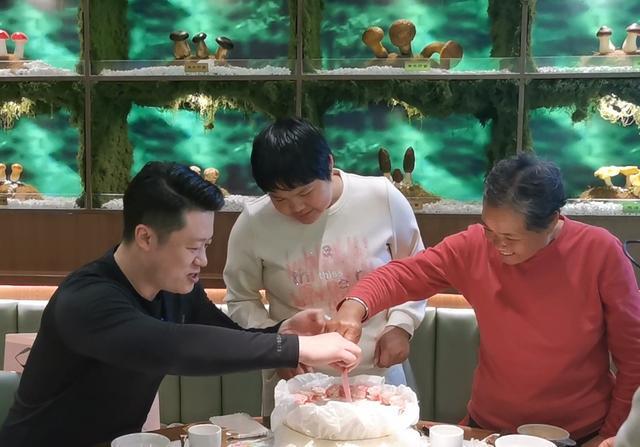 地铁吐血女孩已收到40余万捐款 爱心汇聚希望