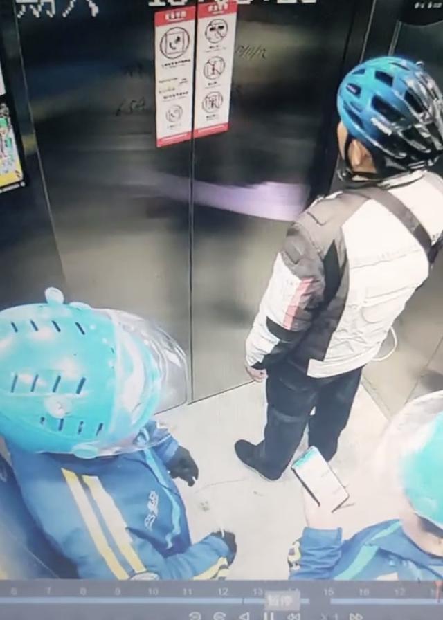 盒马回应派送员在电梯里乱涂乱画 已反馈专员核查处理