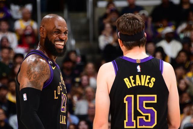 媒体：湖人东詹里找到最合拍冲冠模式 三巨头磨合渐入佳境