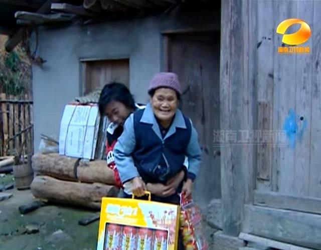 张雪一家三口13年前视频 从修车铺到世界赛场的逆袭之路