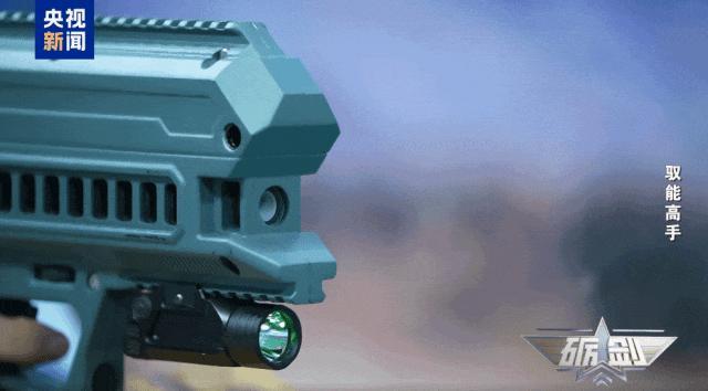 记者体验新一代电磁枪 驱动轻武器革命