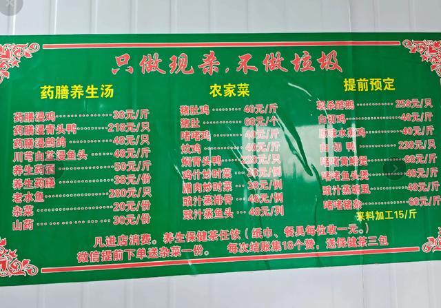 情侣莫氏鸡煲吃完饭花了七小时 小店爆火老板愁