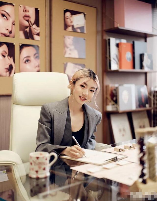 程晓玥复兴当年离异 八年改换重塑自我