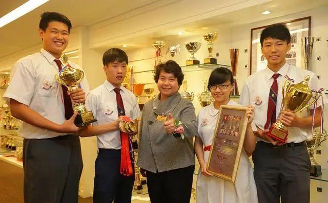 何超蕸生平 低调的孝顺千金