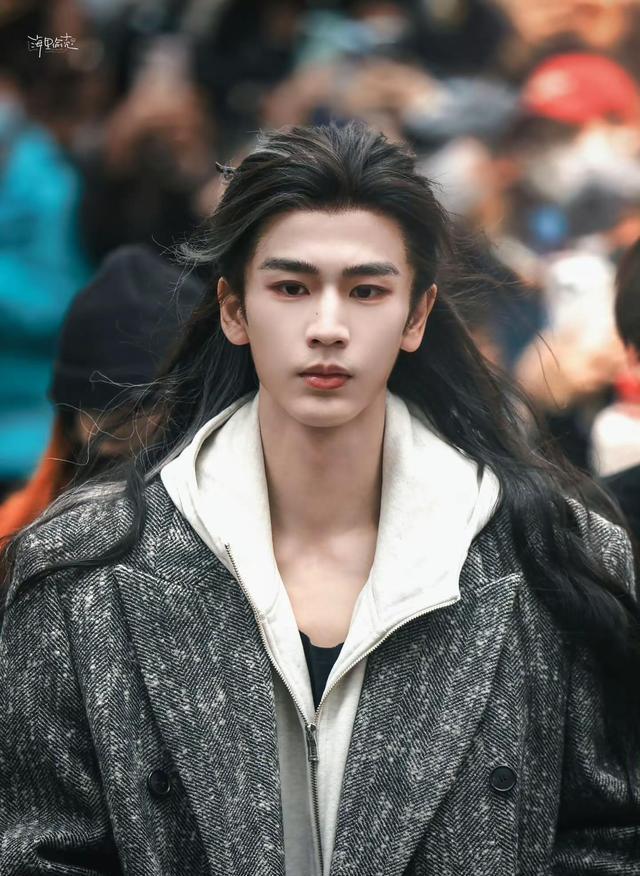 张凌赫逐玉庆功宴路透