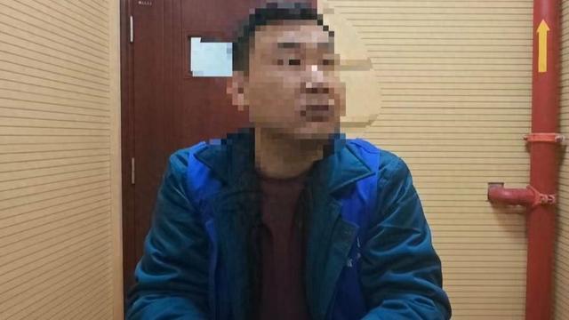 男子伪装美女网恋骗走100万