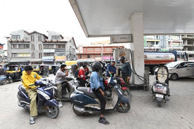 印度叫苦：被美国打太狠，中国有300天石油储备，咱仅有30天