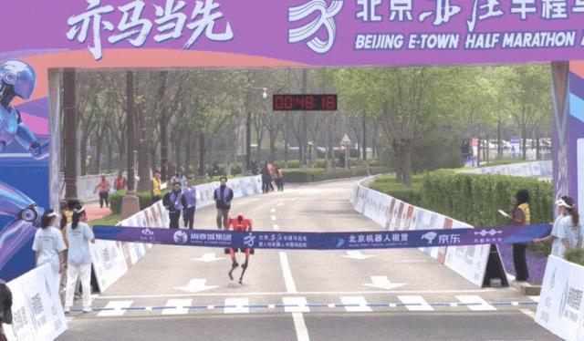 300个机器人跑半马 三大悬念引关注