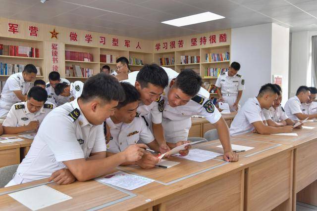 南海战士收到远方来信 纸短情长温暖心扉