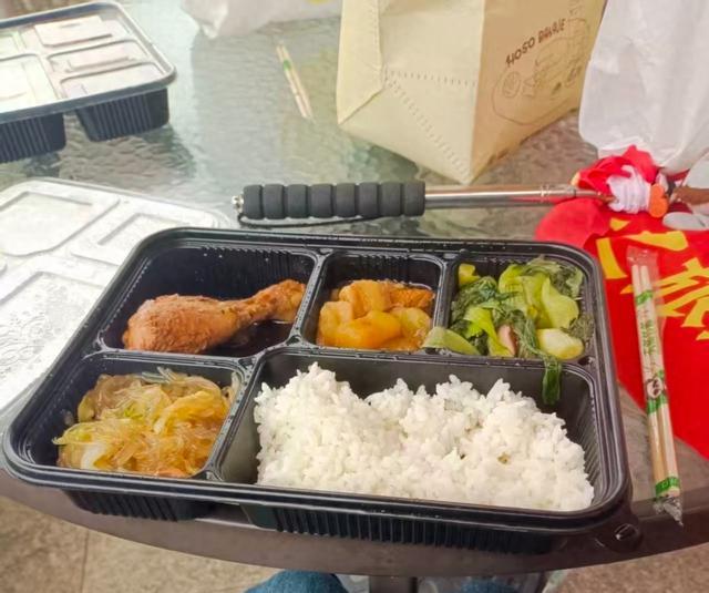 一中学多名学生研学就餐后拉肚子