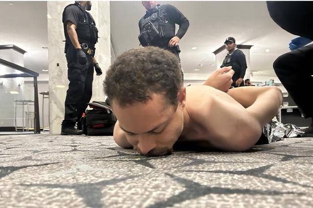 白宫晚宴枪手曾获评“月度最佳教师” 身份曝光引发关注