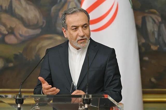 伊朗领导层集体发声否认 团结御敌粉碎谣言