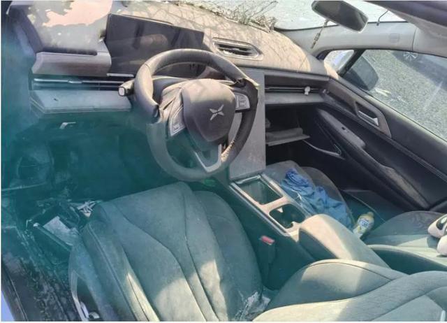 31人抢一辆严重受损的小鹏汽车 溢价三倍成交