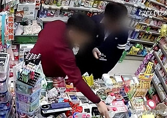 17岁男子买烟后亮出身份证要赔偿