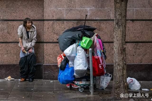 旧金山街头吸毒者呈现丧尸般状态 毒品危机触目惊心