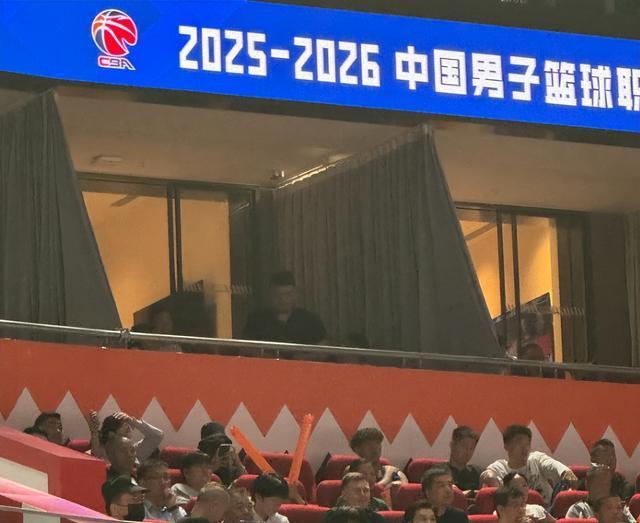 上海险胜1-0山东：怀特塞德23+9张镇麟14分 王哲林遭惊天骑扣：季后赛开门红