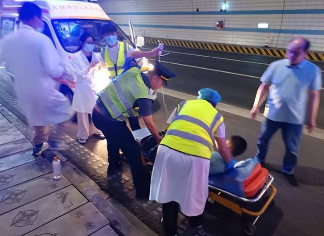 一家三口隧道内停车缺氧昏迷 密闭空间成致命陷阱