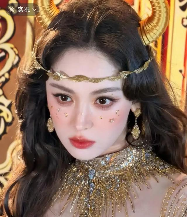娜扎硬控姆妈一又友圈 母女同框好意思如画