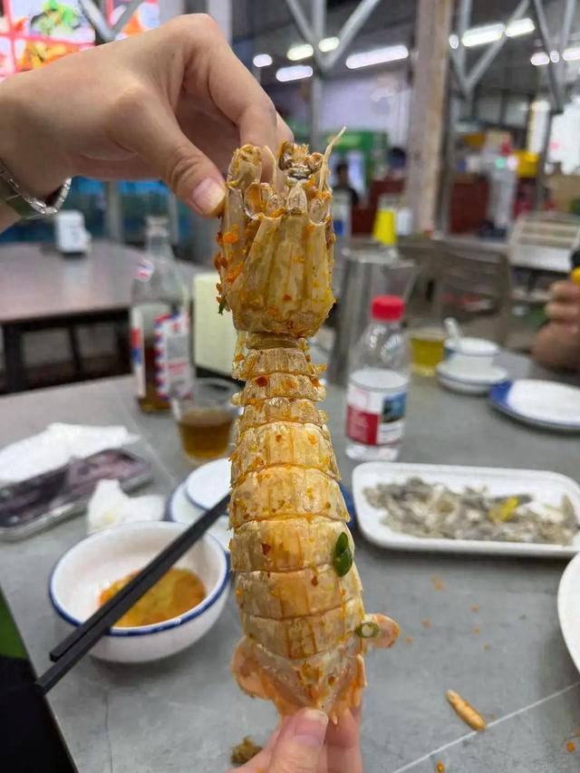 “1035元4只皮皮虾”涉事的哥被开除