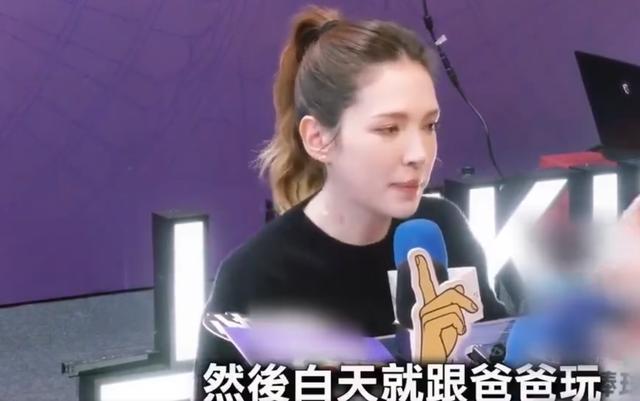许玮甯邱泽公园溜娃 温馨家庭时光