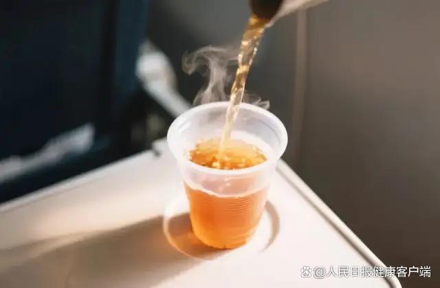 很多人可能每天都在吃塑料刀片 微塑料危害健康引发关注