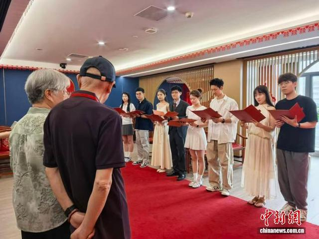“520”见闻：婚俗千般新 白首一念真 爱在新旧交织中延续