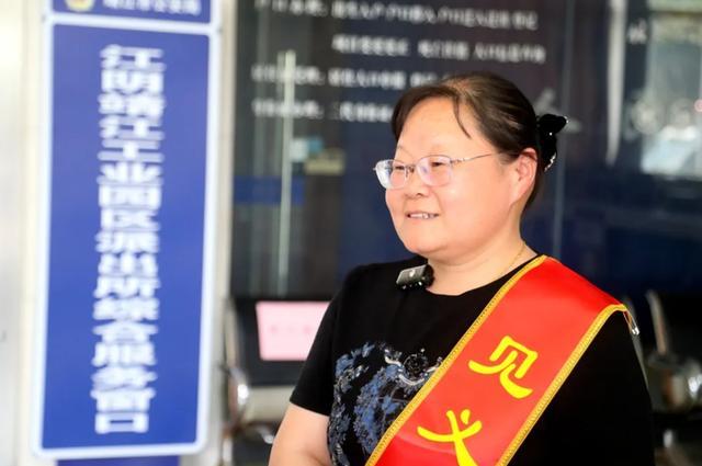 頂車救人女司機發(fā)聲 傳遞愛心與勇氣