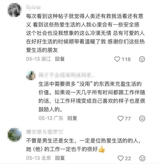 郑州快递小哥因快递车走红 生活热爱者的温暖传递