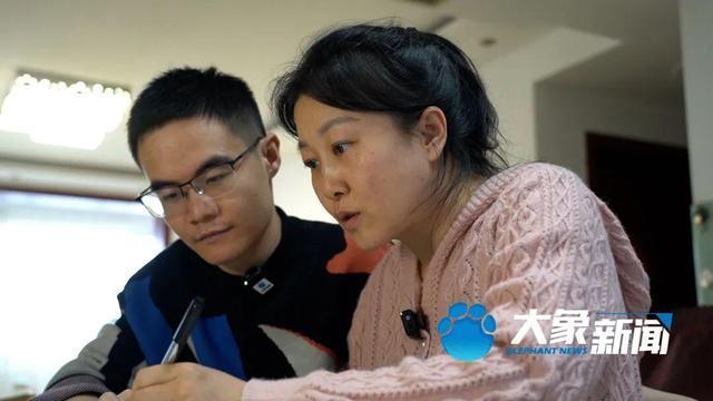 孕妻脑梗变3岁 丈夫陪她“重新长大” 900多天坚定守护