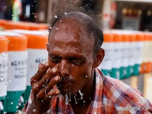 印度到底有多熱 50℃高溫下的“找水渡劫”