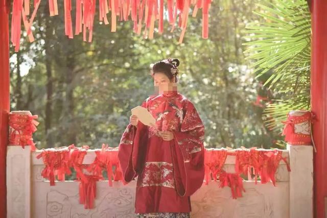 攝影師開黃腔被女子制止后P圖報復 引發(fā)廣泛關注