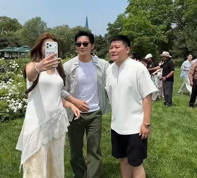 “大黑?！崩畛棵妹媒Y(jié)婚 低調(diào)奢華婚禮揭曉