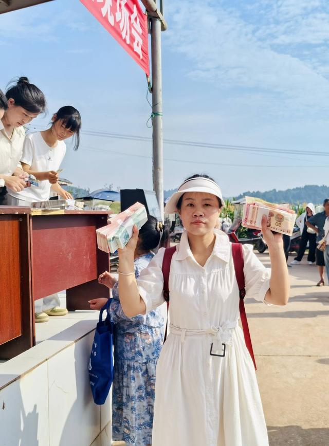 一村莊526畝荒地變“聚寶盆” 從撂荒地到示范田