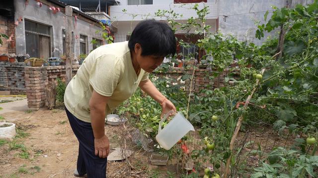 儿媳照顾婆婆35年获评“中国好人” 孝行感动乡邻