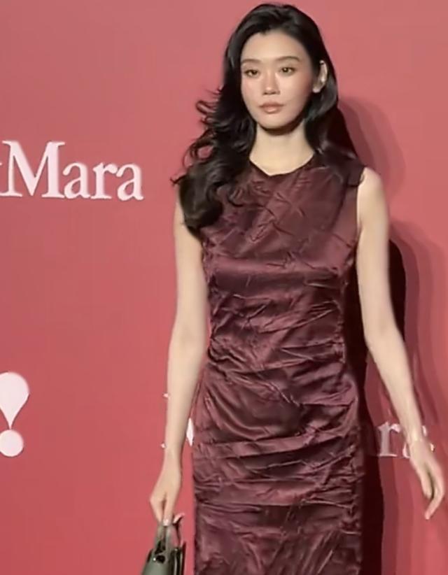 奚梦瑶婚后首次公开亮相 状态惊艳众人