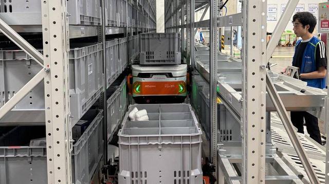 机器人变革准备拿谁开刀 仓储工人首当其冲