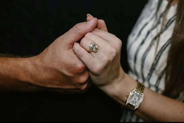 “霉霉”婚礼宾客禁带手机 确保私密性