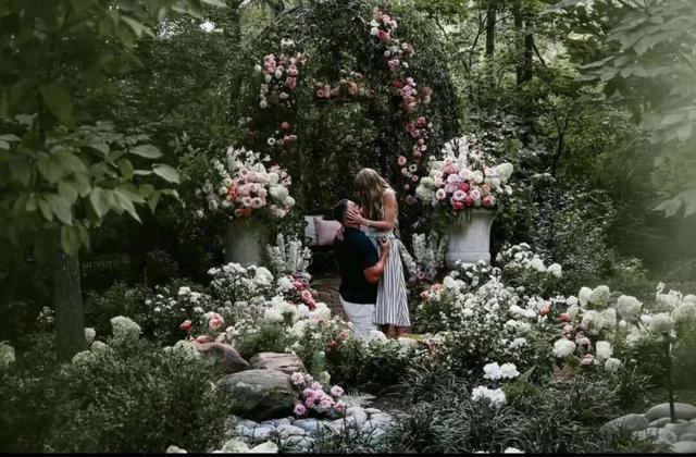 “霉霉”婚礼宾客禁带手机 确保私密性