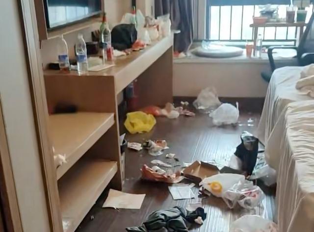 男子退房留满屋垃圾还投诉酒店 不文明入住引争议