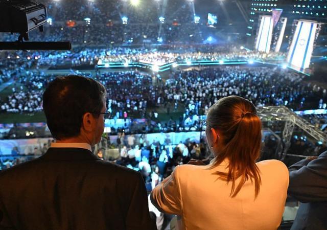 内塔尼亚胡在后台遭妻子当众斥责 VIP区里的“火爆”一幕