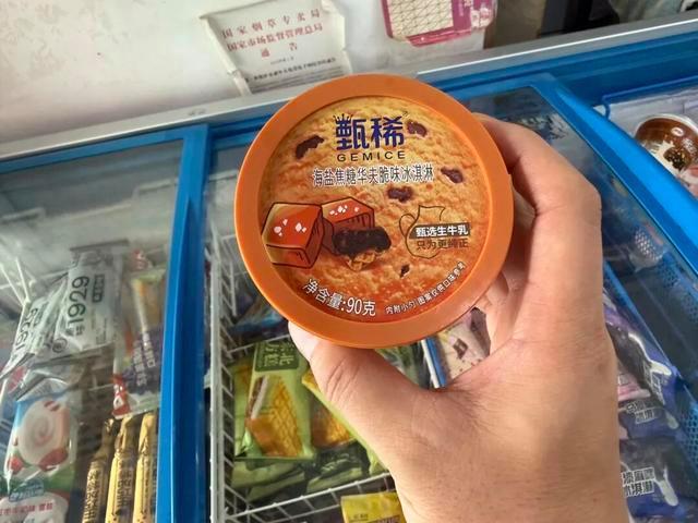 老板守着冰柜叹气：雪糕怎么没人吃？天气成主因